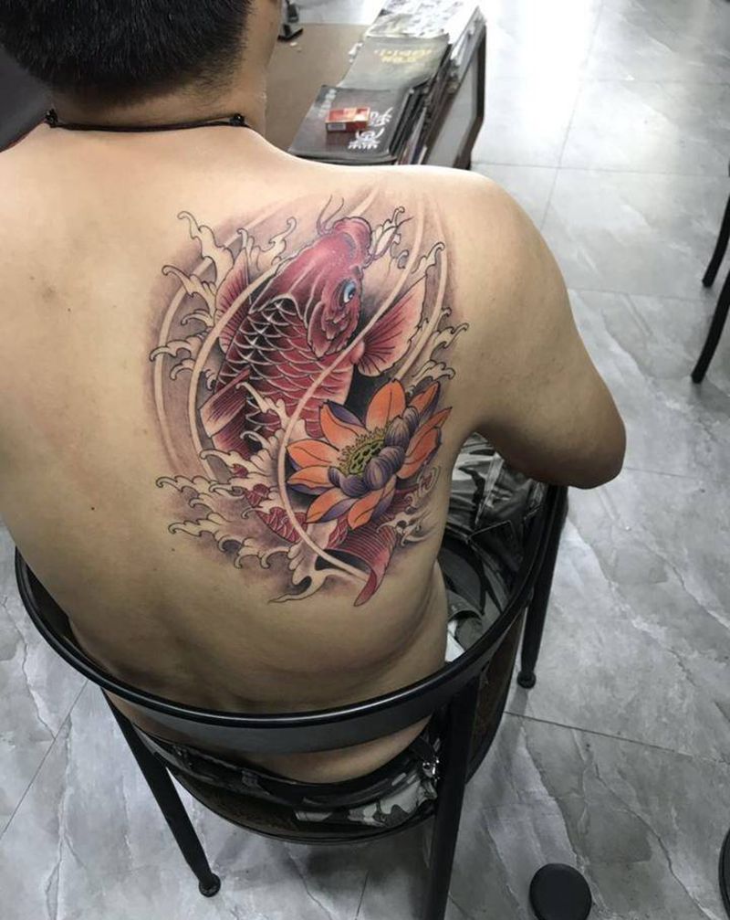 鲤鱼纹身图片_新传统纹身图案