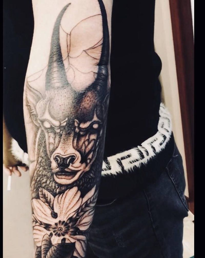 麋鹿.林刺青纹身图片_手臂新传统点刺纹身图案