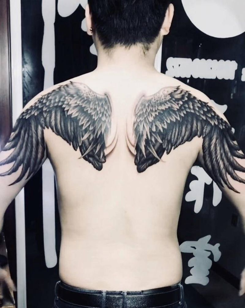 翅膀 林刺青纹身图片_肩部背部新传统纹身图案