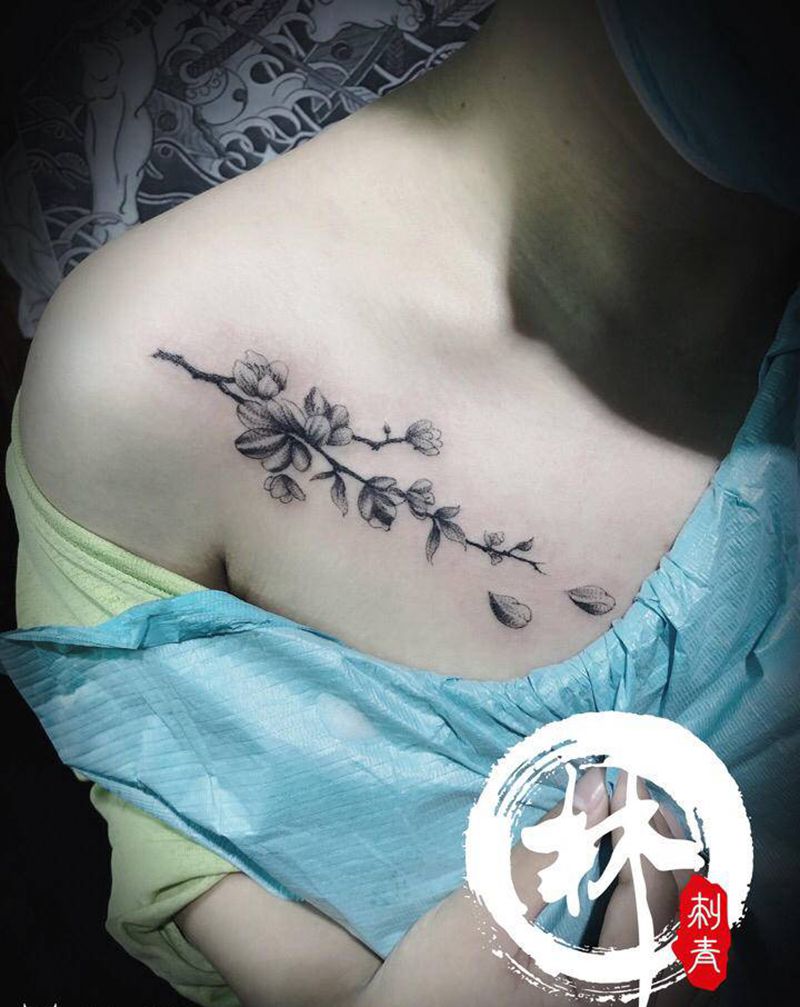 素花纹身图片_胸部点刺新传统纹身图案