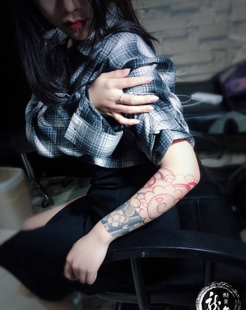 来自淮安的漂亮小姐姐，下次再见纹身图片_手臂胸部Old School纹身图案