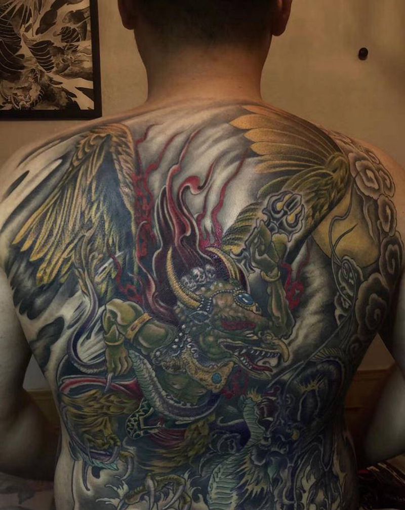 大鹏金翅鸟纹身图片_背部纹身图案