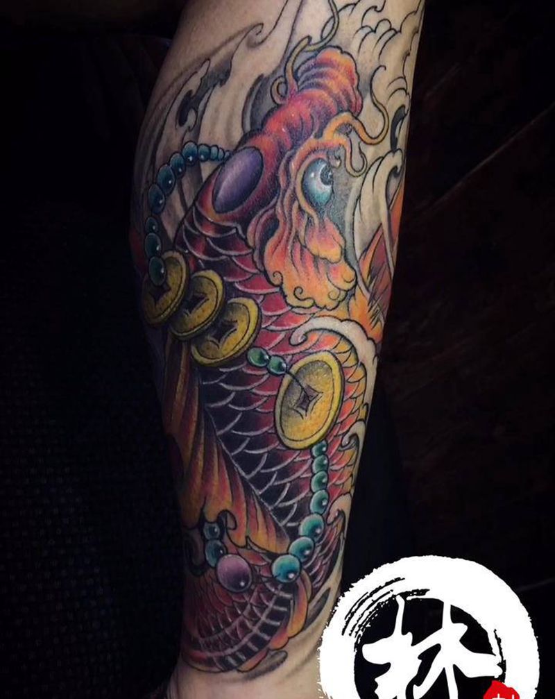 鲤鱼纹身图片_腿部新传统纹身图案