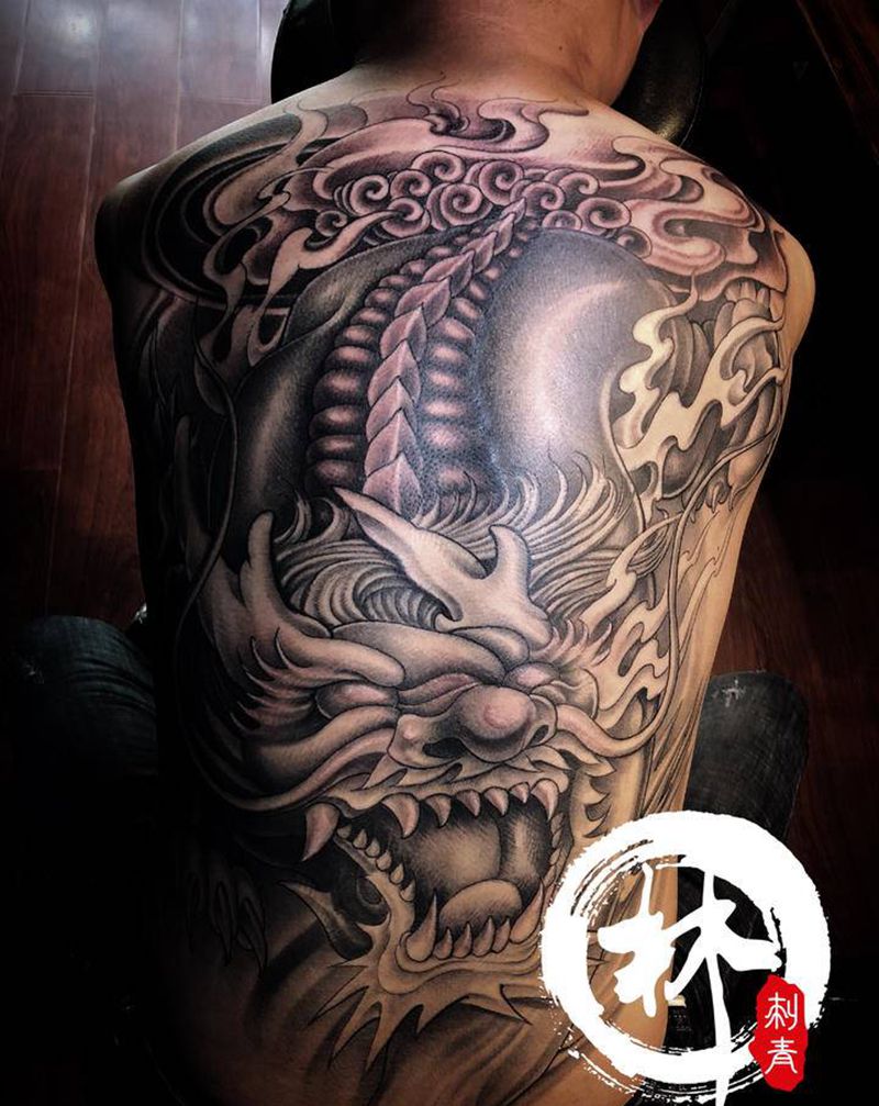 麒麟纹身图片_背部新传统纹身图案
