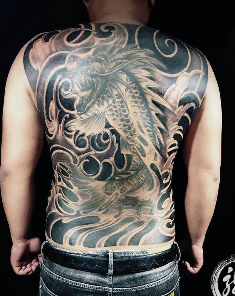 旧图添加纹身图片_背部纹身图案