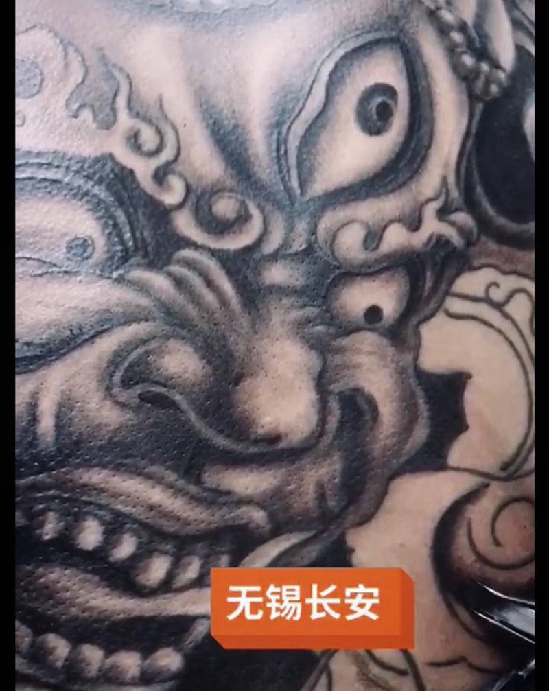 林刺青纹身图片_背部新传统纹身图案