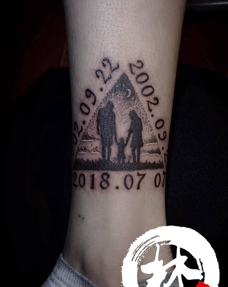 一家三口纹身图片_腿部新传统点刺纹身图案