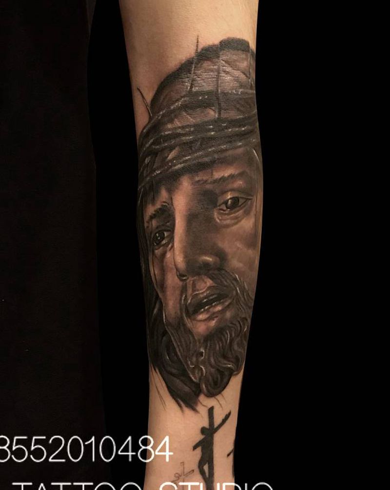 耶稣写实小臂纹身图片_手臂欧美写实纹身图案