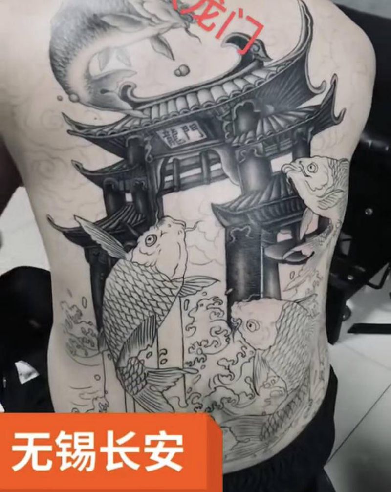 林刺青 满背待续纹身图片_背部新传统纹身图案