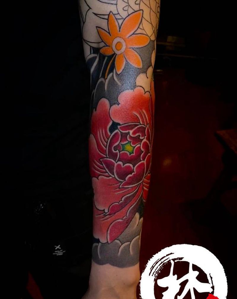 老传统牡丹纹身图片_手臂老传统纹身图案