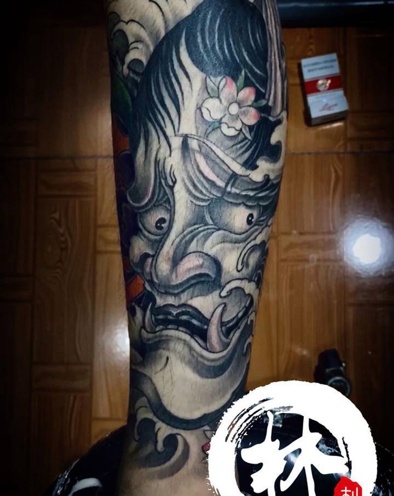 般若纹身图片_腿部新传统纹身图案
