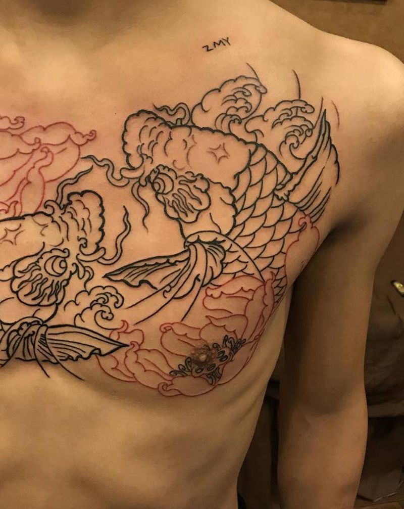 新传统花胸鲤鱼线条纹身图片_胸部新传统纹身图案