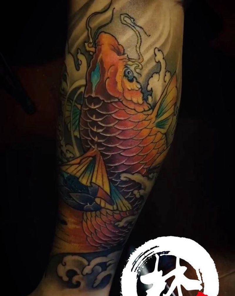 鲤鱼纹身图片_腿部新传统纹身图案