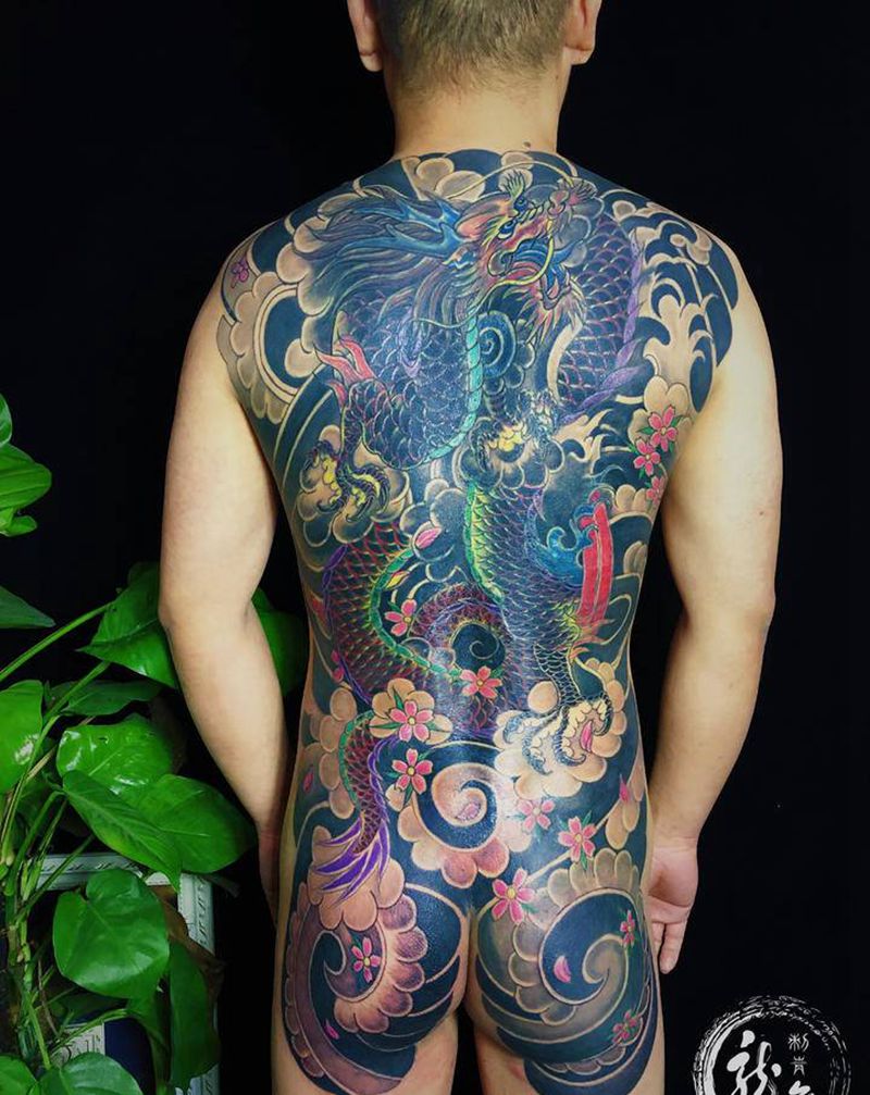 包臀大满背，遮盖毁皮旧图纹身图片_背部臀部纹身图案