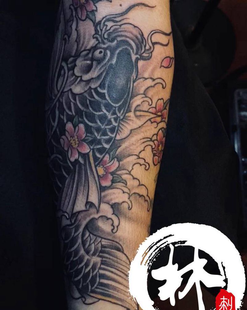 鲤鱼纹身图片_手臂新传统纹身图案