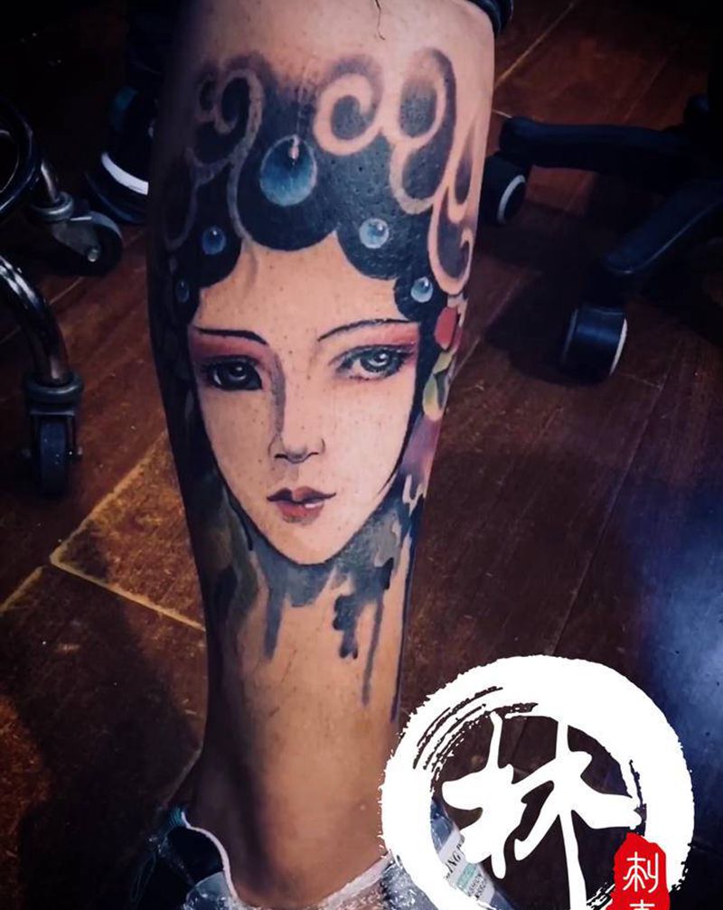 花旦纹身图片_腿部新传统水墨纹身图案