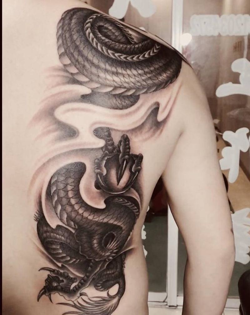 无锡长安 披肩龙纹身图片_肩部背部新传统纹身图案