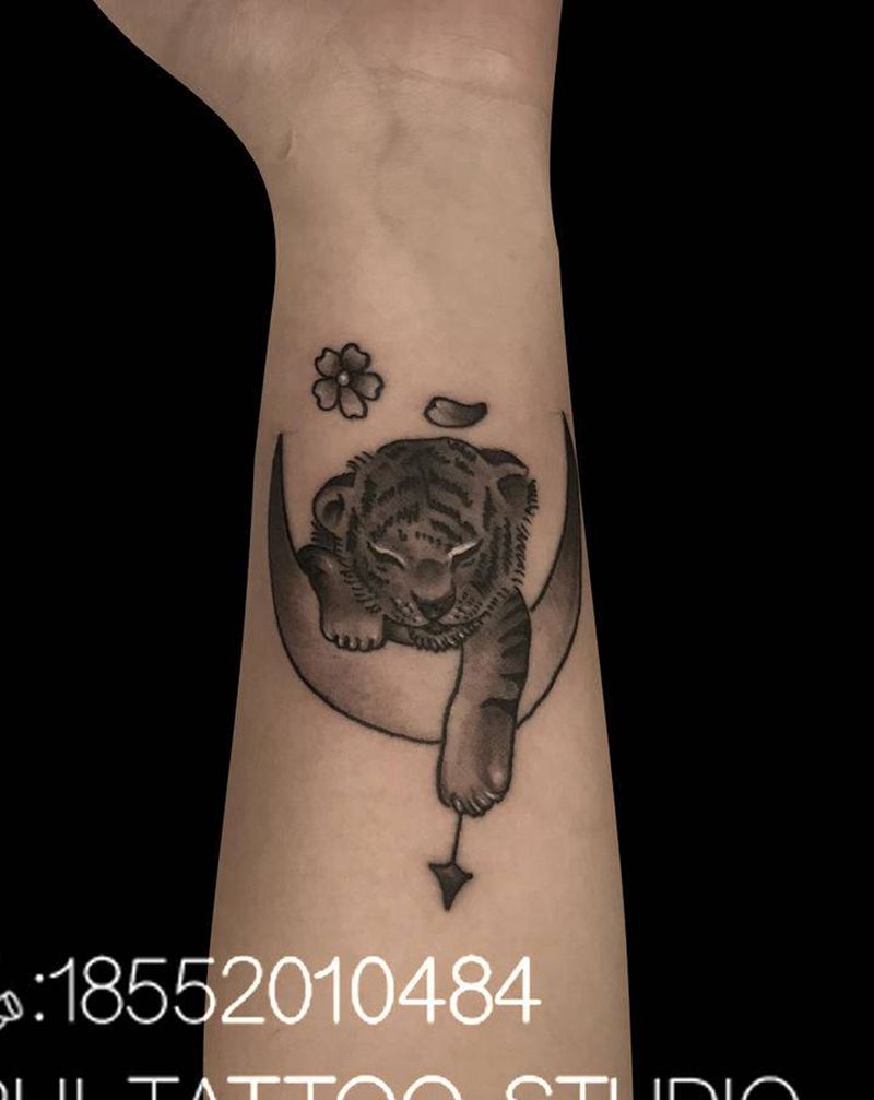 写实小老虎纹身图片_手臂欧美写实纹身图案
