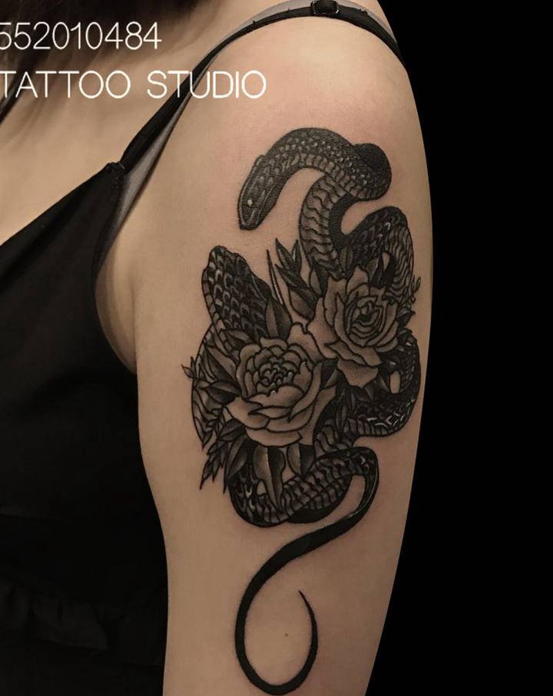 小蛇纹身图片_手臂欧美写实纹身图案