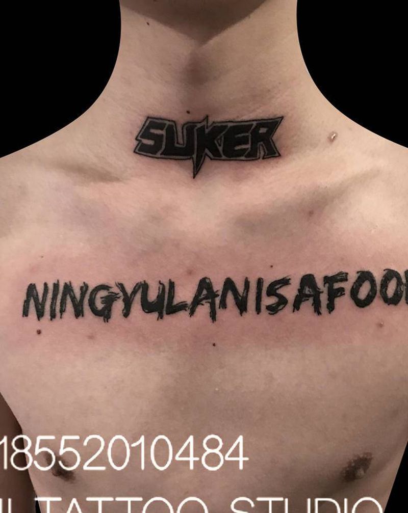 个性字母纹身图片_胸部纹身图案