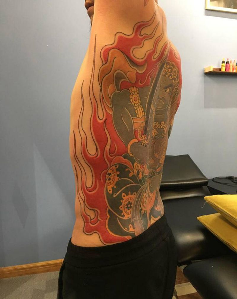 不动明王纹身图片_背部老传统纹身图案