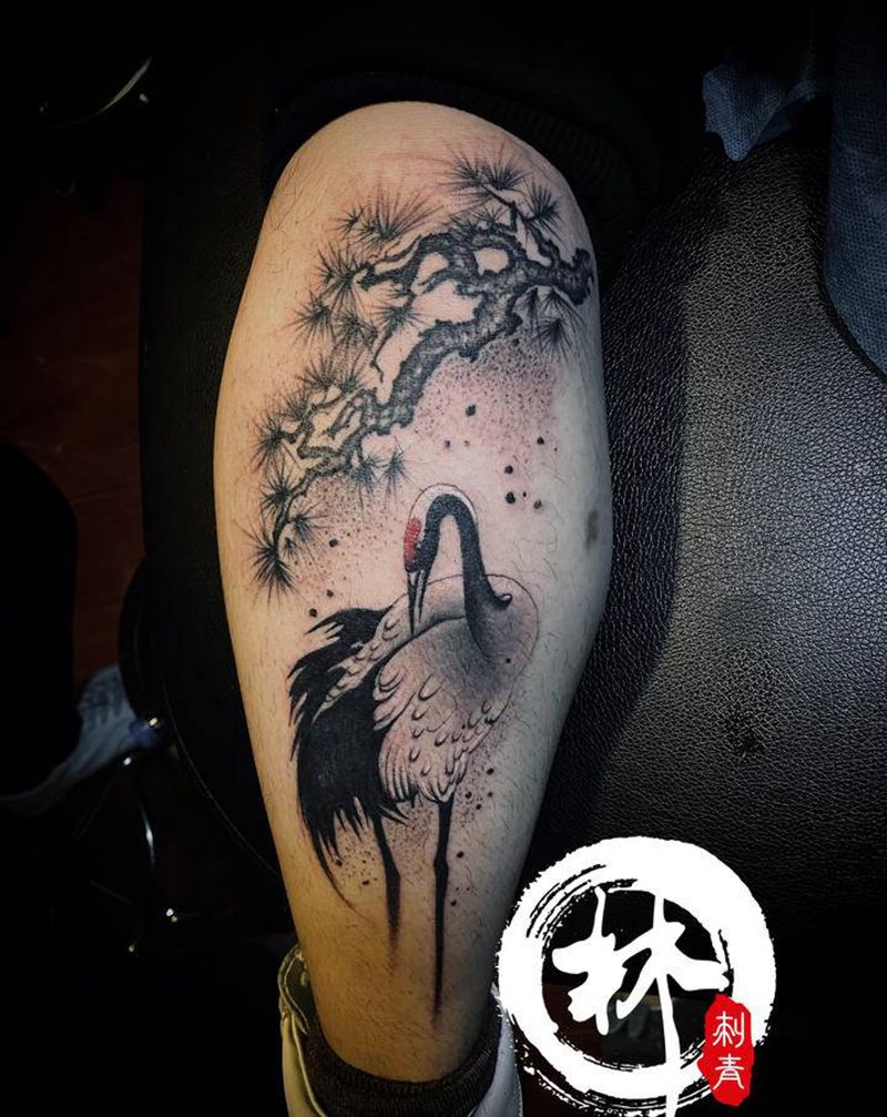 鹤纹身图片_腿部水墨纹身图案
