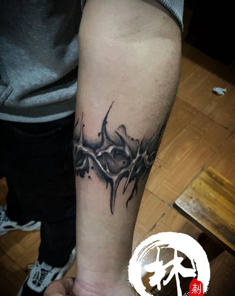 荆棘纹身图片_手臂水墨新传统纹身图案