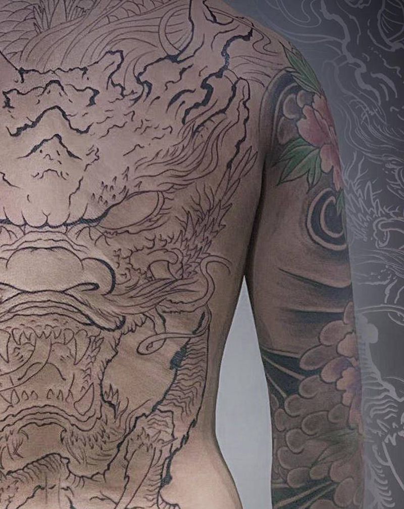 龙纹身图片_背部老传统纹身图案