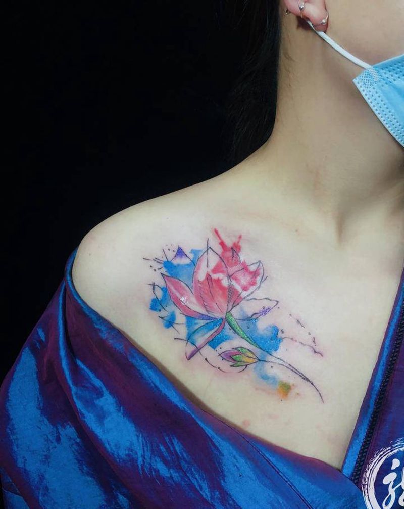 水彩荷花纹身图片_胸部水彩纹身图案