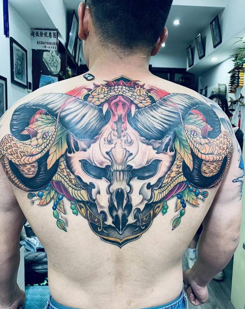 后背纹身#背部羊头纹身纹身图片_背部老传统纹身图案