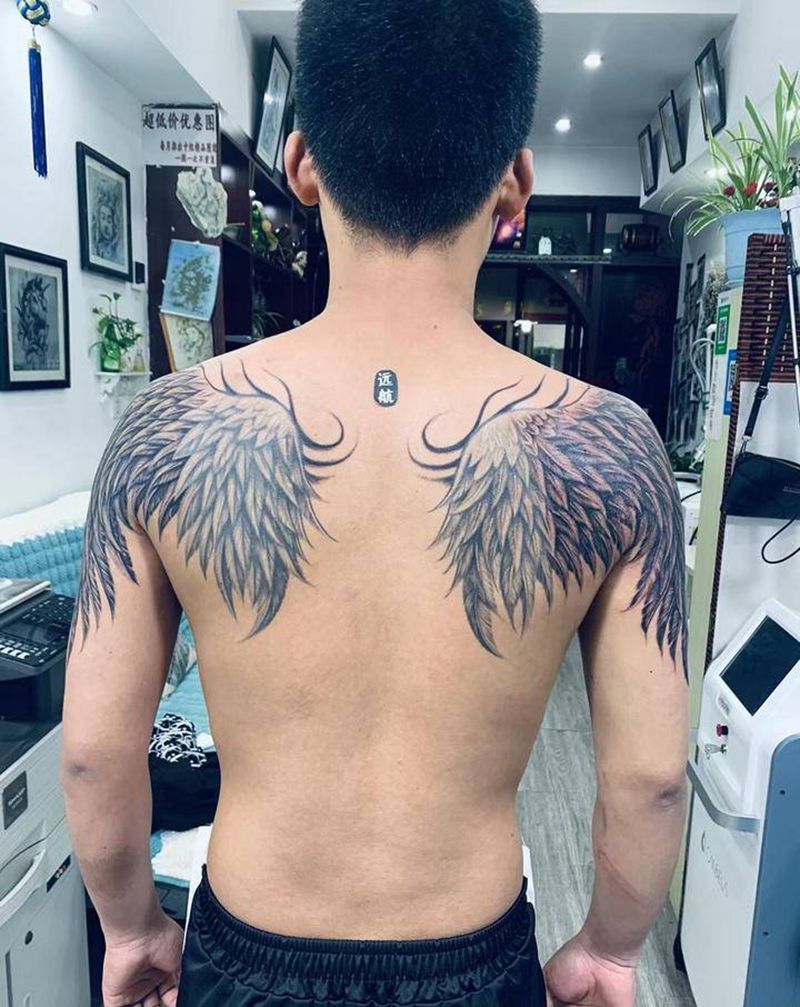 后背翅膀纹身纹身图片_背部老传统翅膀纹身图案