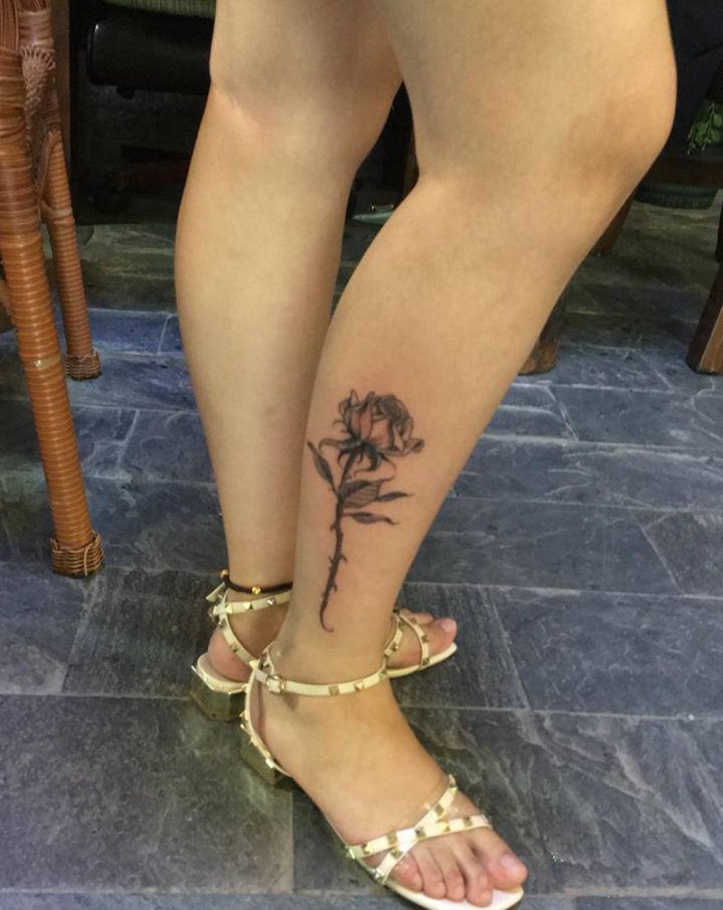 玫瑰纹身图片_腿部新传统纹身图案