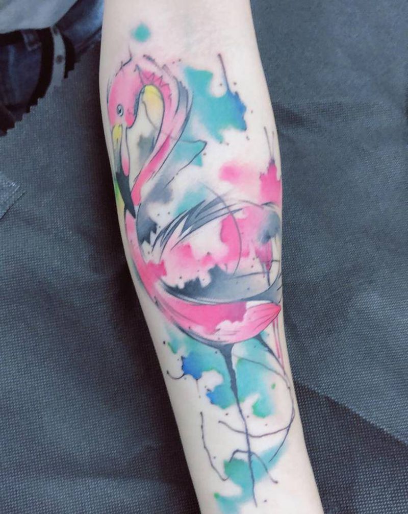 水彩风格火烈鸟纹身图片_手臂水彩火烈鸟纹身图案