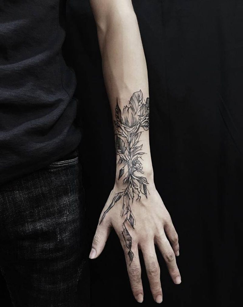 草花纹身图片_手部纹身图案