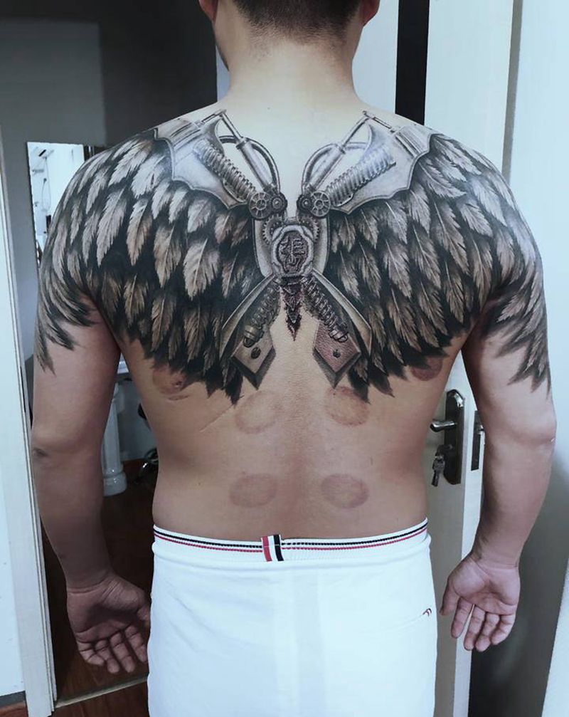 机械翅膀纹身图片_背部欧美写实纹身图案
