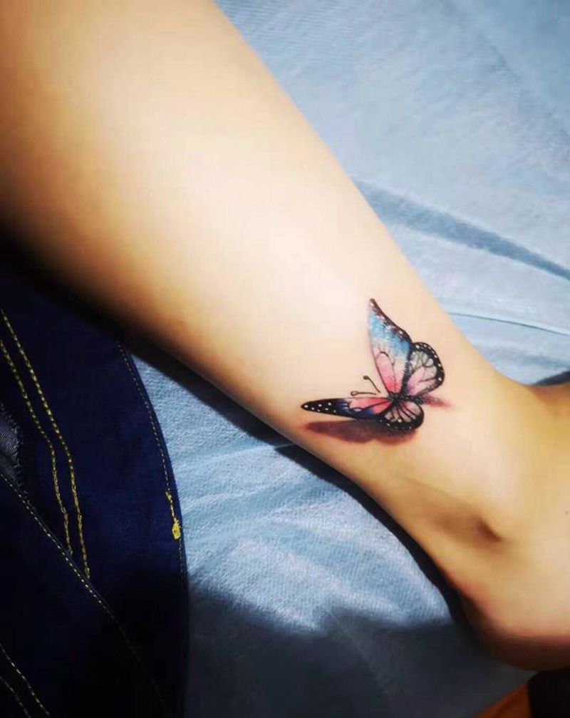 蝶纹身图片_脚部欧美写实纹身图案