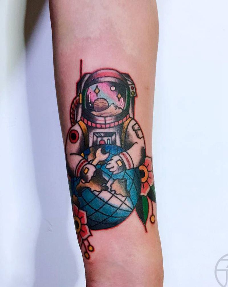 宇航员纹身图片_手臂Old School纹身图案