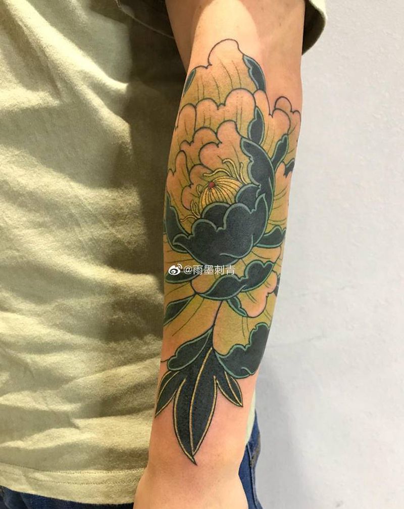 牡丹纹身图片_手部手臂新传统老传统纹身图案