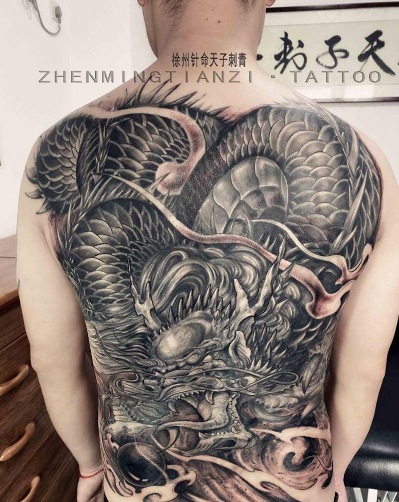 满背暴击遮盖纹身图片_背部新传统纹身图案