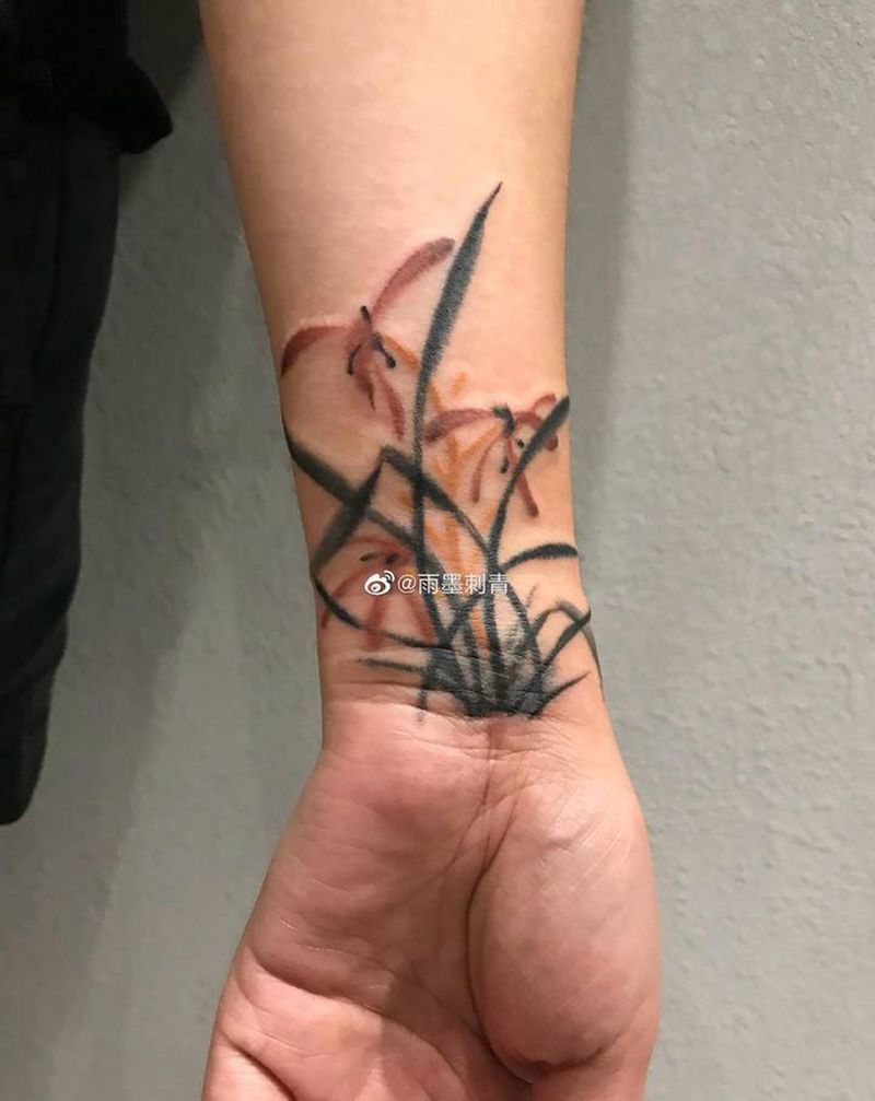 兰花纹身图片_手部手臂欧美写实水墨纹身图案