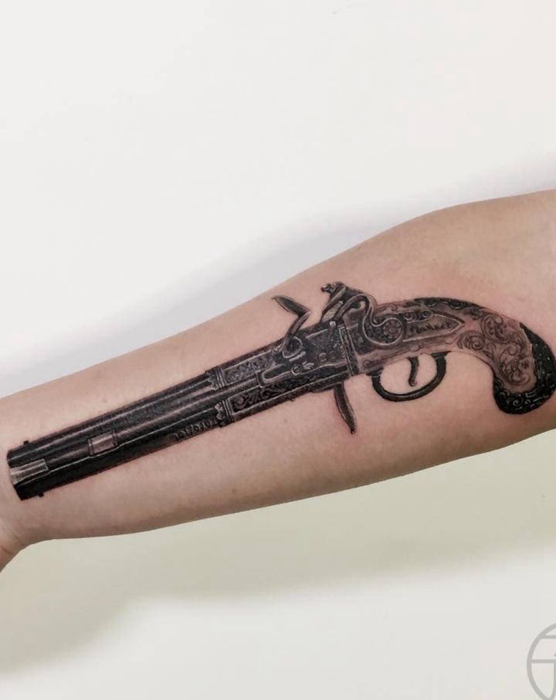写实火枪纹身图片_手臂纹身图案