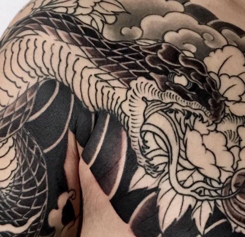 半甲蛇(未完)纹身图片_手臂纹身图案