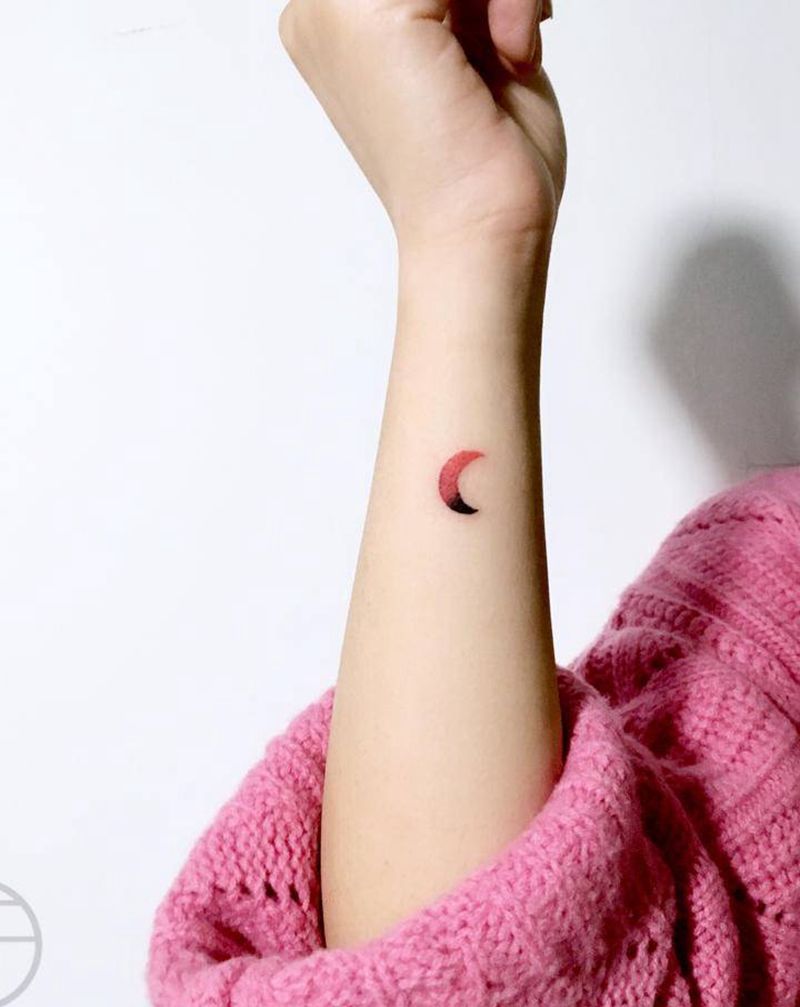 月亮纹身图片_手臂纹身图案