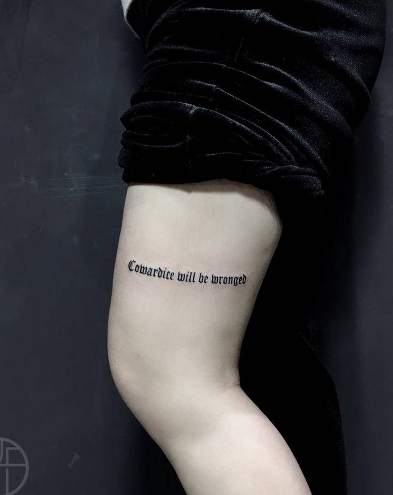 字母纹身图片_腿部纹身图案