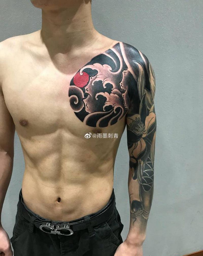 添加胸口纹身图片_胸部纹身图案