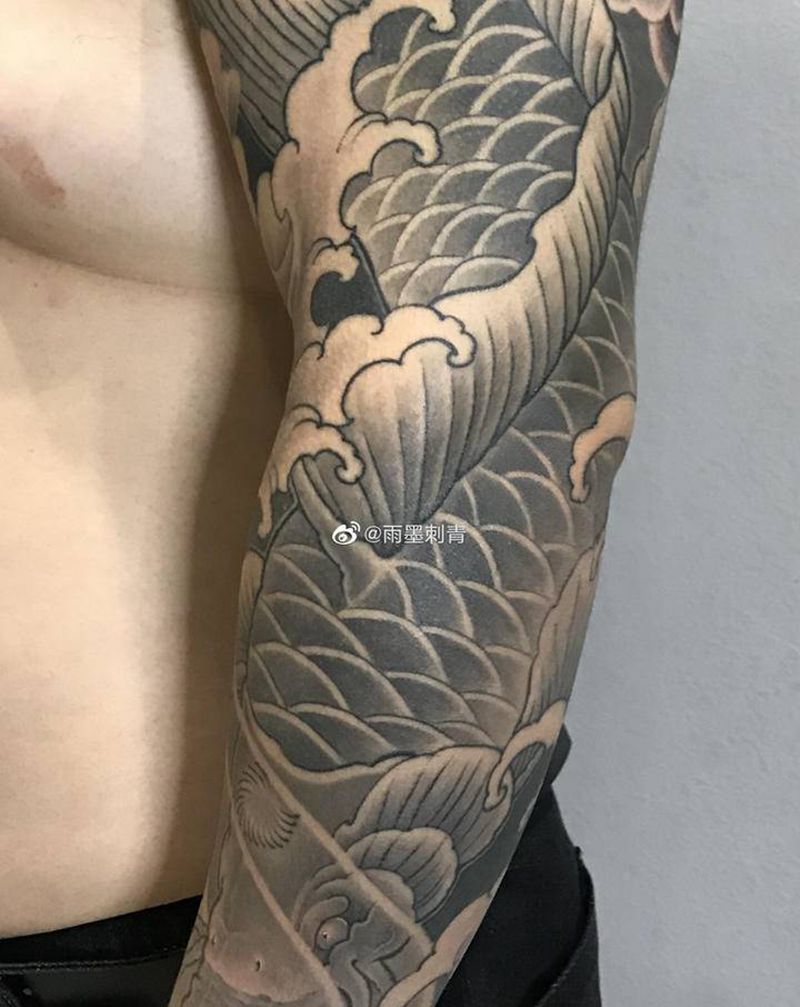 鲤鱼添加花臂纹身图片_手臂纹身图案