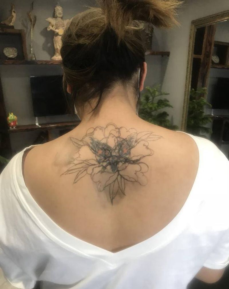 牡丹遮盖纹身图片_背部颈部新传统老传统纹身图案