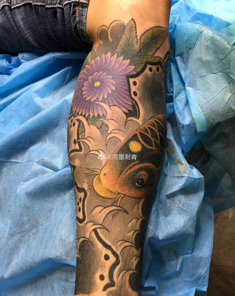 鲤鱼纹身图片_腿部脚部老传统新传统纹身图案