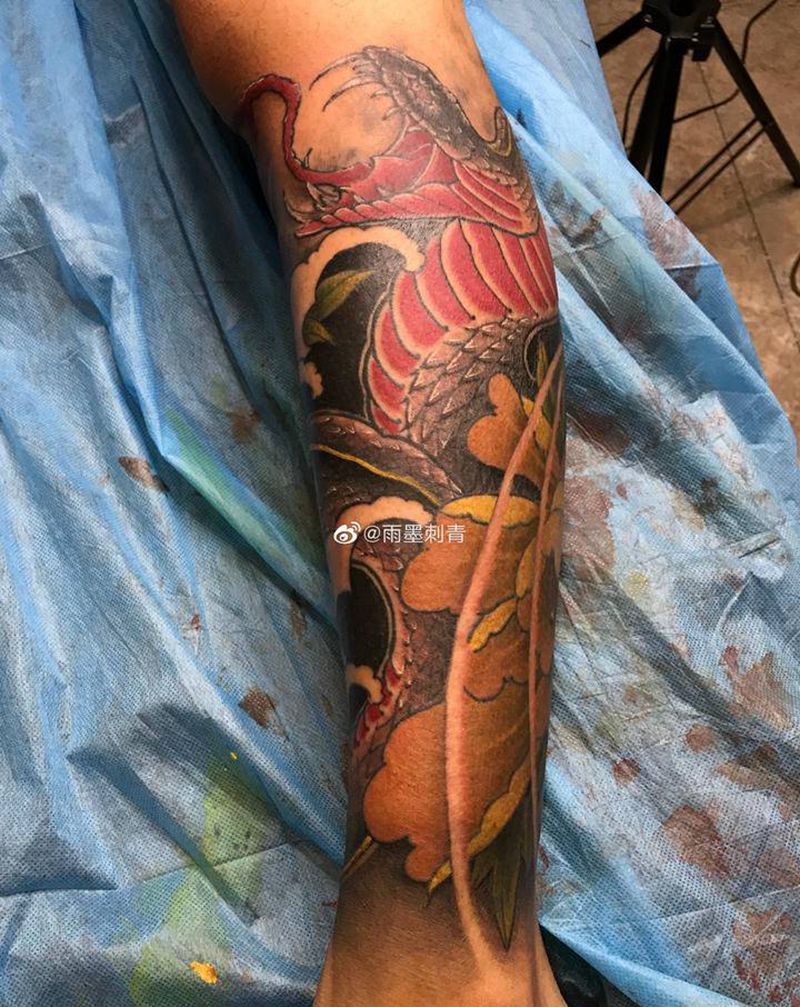 蛇戏牡丹纹身图片_腿部脚部新传统老传统纹身图案