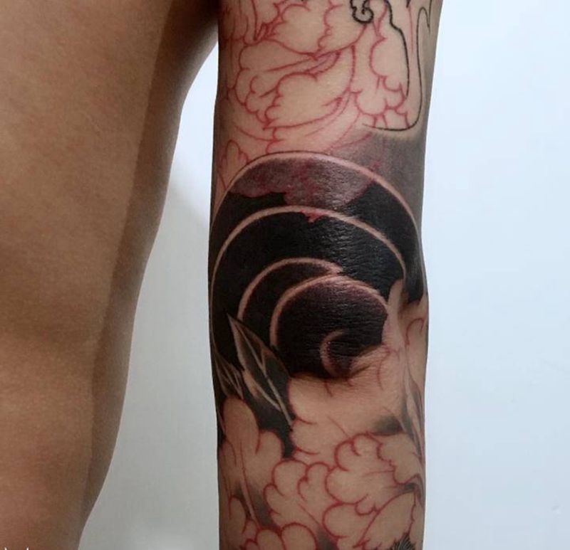 牡丹花臂纹身图片_手臂纹身图案